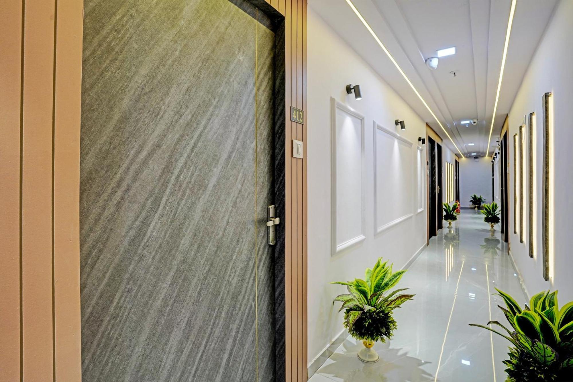 Hotel O Star Galaxy Surat Exterior photo
