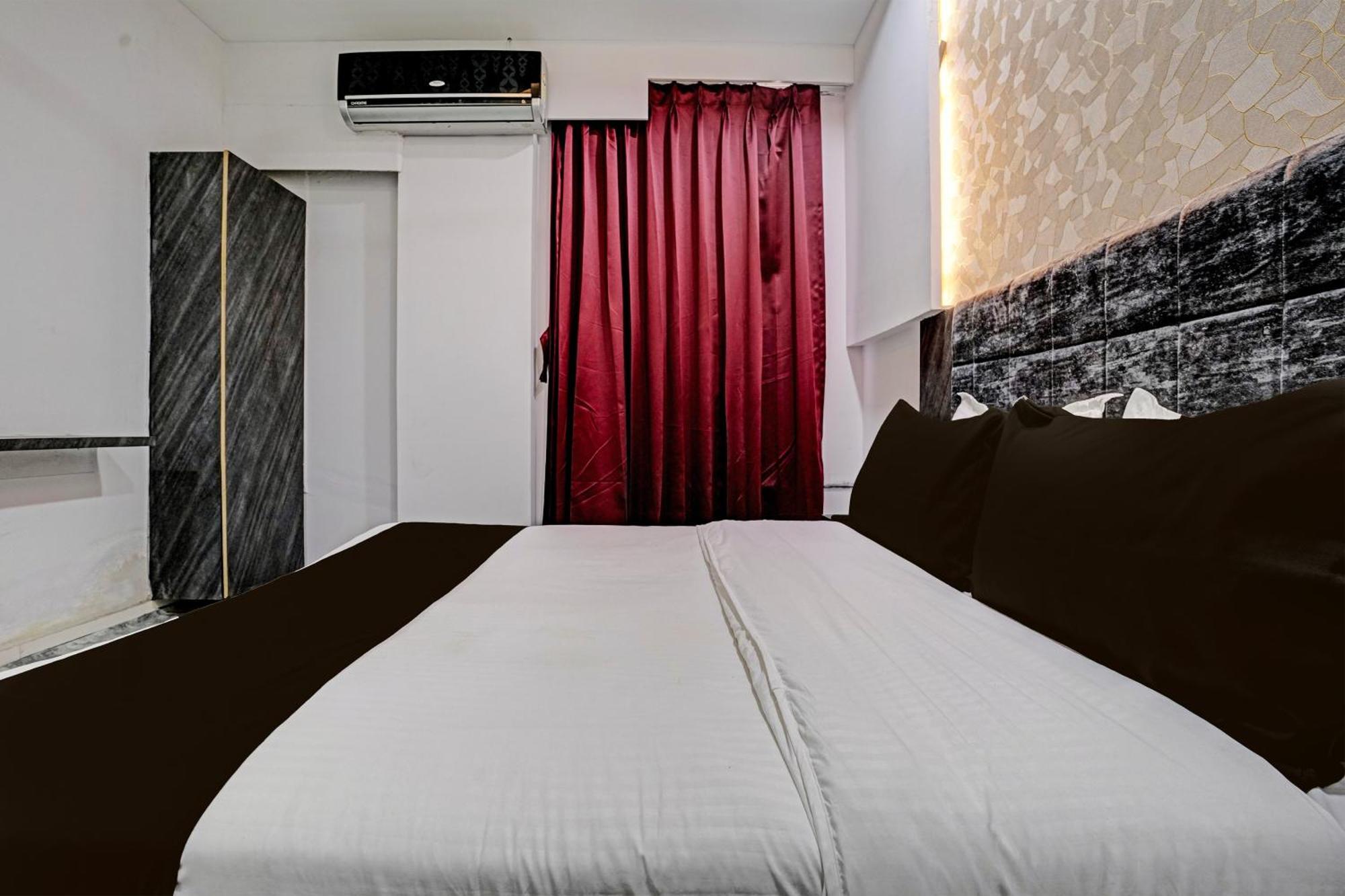 Hotel O Star Galaxy Surat Exterior photo