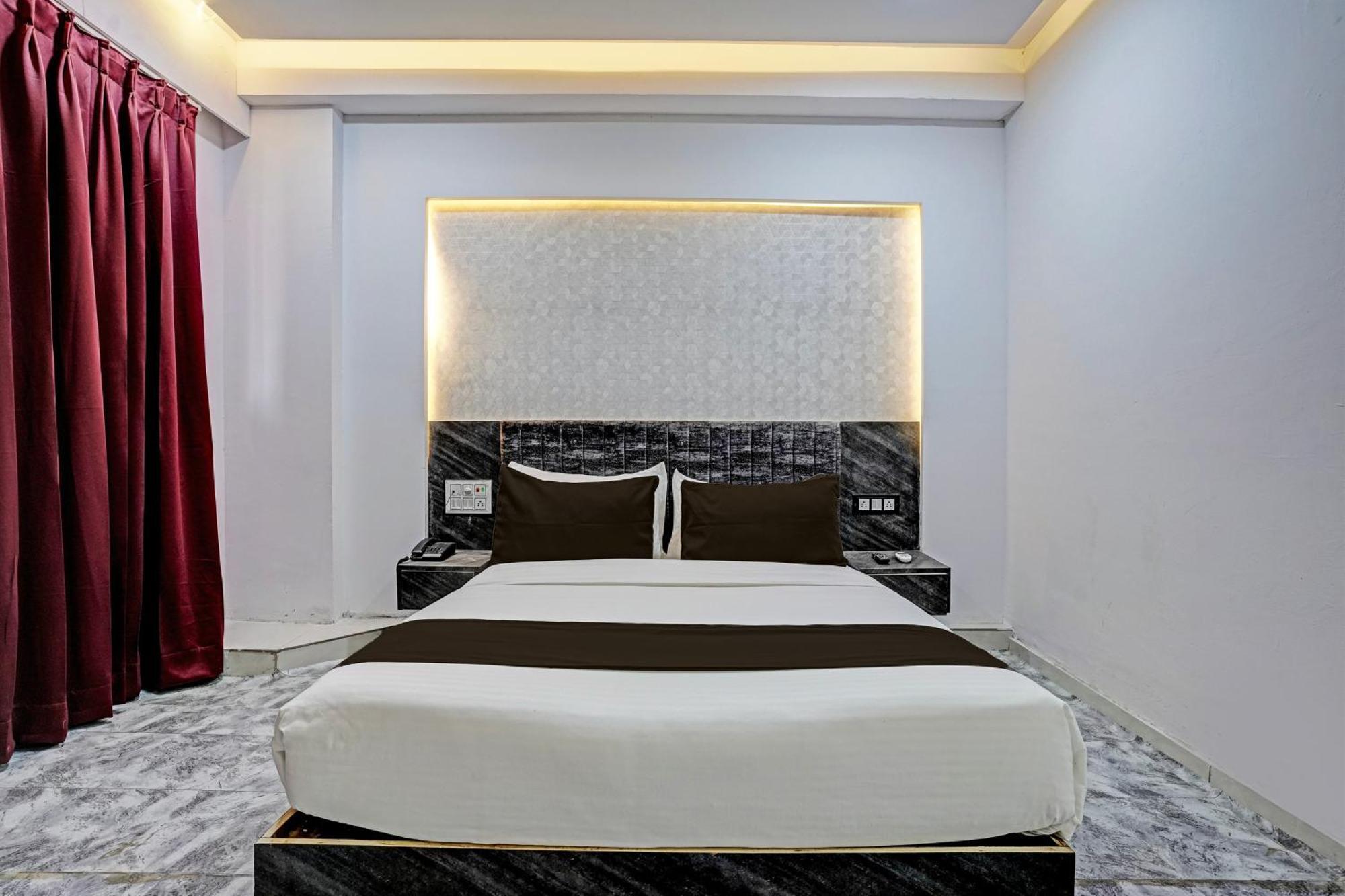 Hotel O Star Galaxy Surat Exterior photo