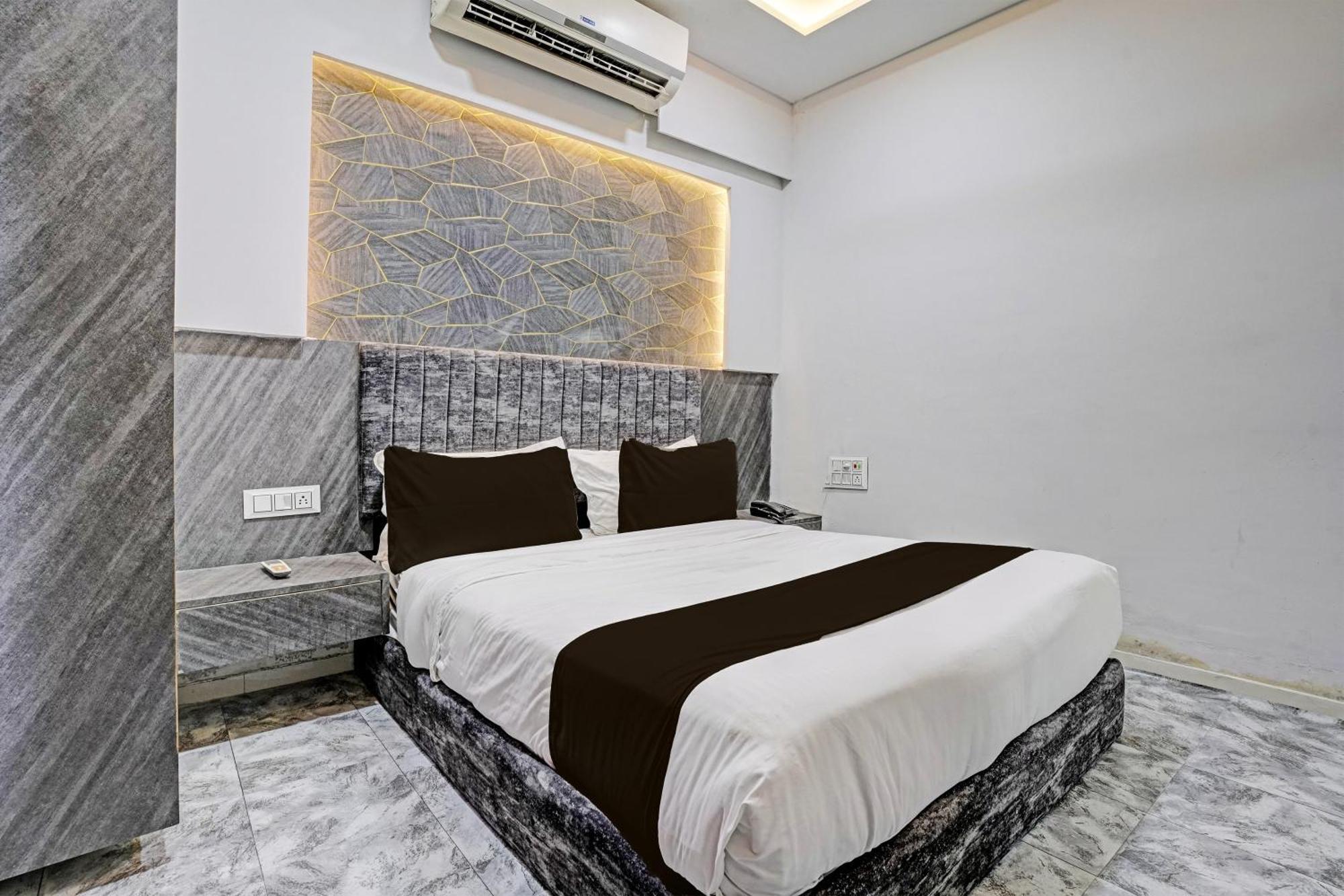 Hotel O Star Galaxy Surat Exterior photo
